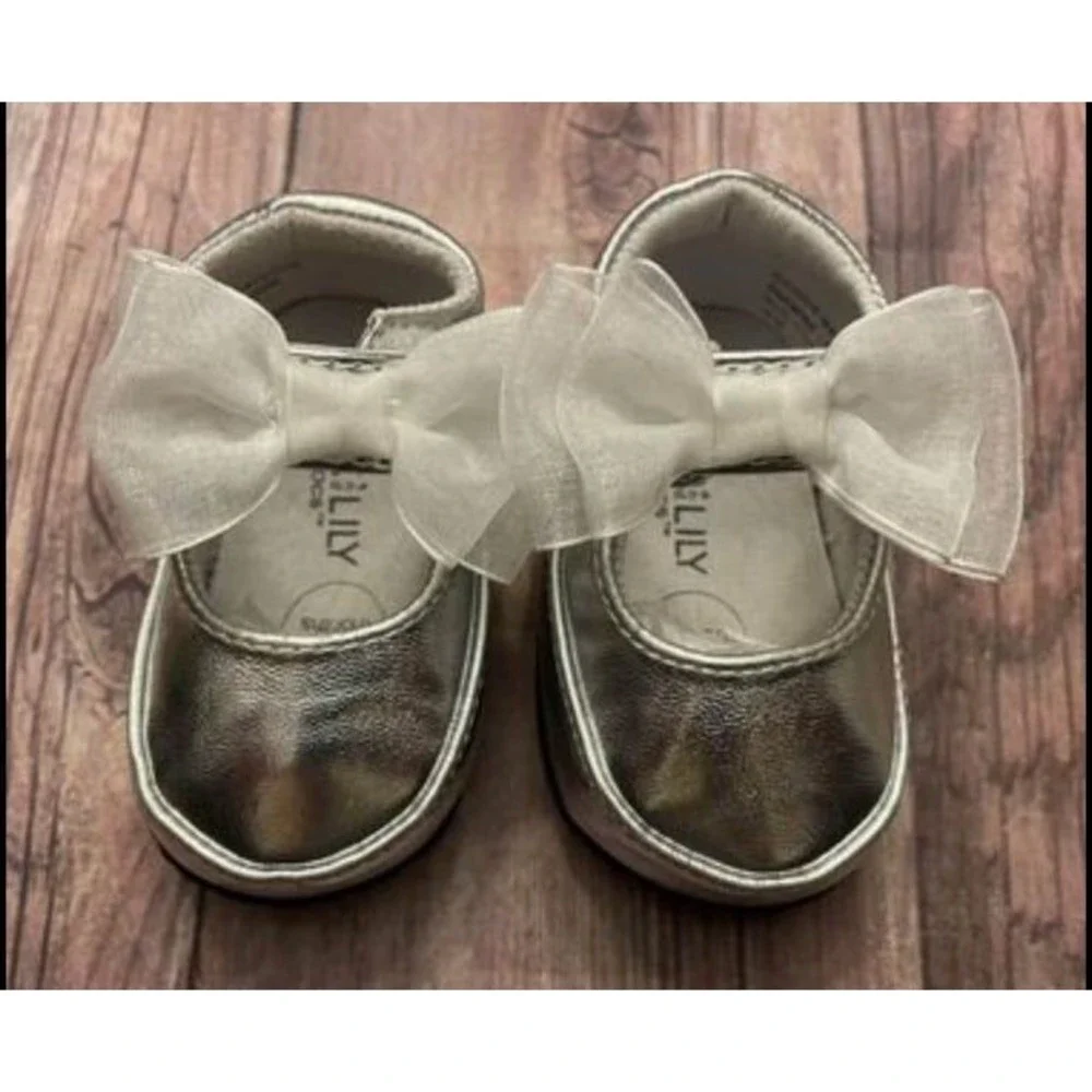 NEW! Jack and Lily My Mocs, Baby Girl Silver Moccasins, Size 2-3